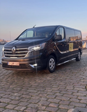 RENAULT TRAFIC VAN 8 PLACES